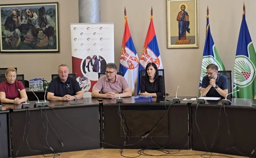 25 младих у Бору добило уговоре за Програм праксе