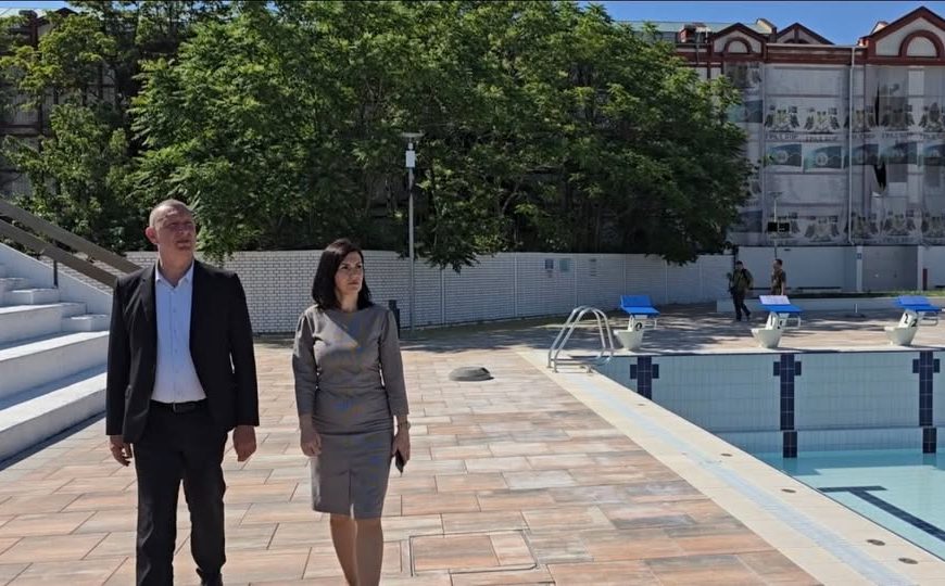 Градоначелник Бора у обиласку отворених базена пред почетак купалишне сезоне